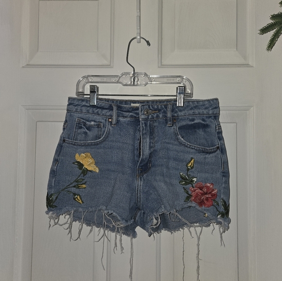 PacSun Pants - Pacsun Floral Embroidered Distressed High Rise Short Size 27